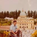 Papa Leone XIV in visita alla Minitalia