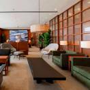 Cathay Pacific e il lusso antropocentrico della nuova lounge The Bridge