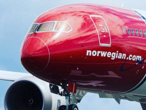 Fiumicino, frammenti di aereo Norwegian cadono dopo il decollo