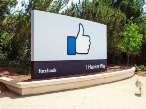 Facebook sfida Amazon: nasce il negozio social