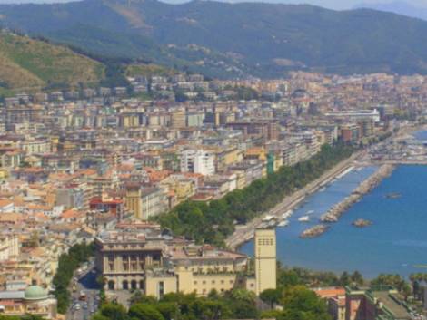 Le spiagge di Salerno come Copacabana, il sogno di De Luca