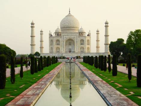 Riapre oggi in India il Taj Mahal