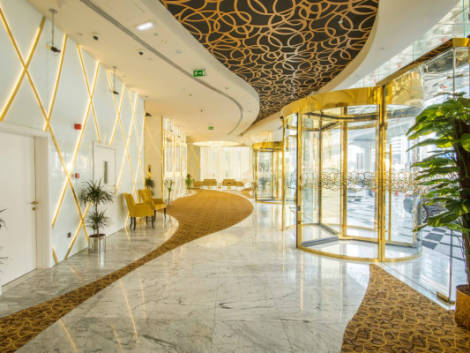 Apre a Dubai il Gevora Hotel, l'albergo più alto del mondo rivestito di marmi e oro