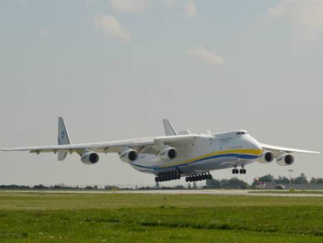 Finisce la storia dell’Antonov A-225 Mriya, l’aereo più grande del mondo