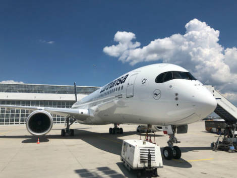 Lufthansa: “Sì a un’Alitalia ristrutturata”