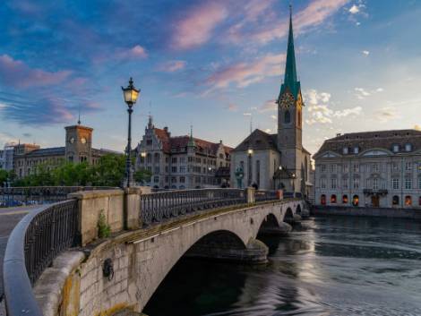 Svizzera, frenata sui vincoli: niente test per i vaccinati