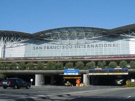 San Francisco vieta le bottigliette di plastica in aeroporto