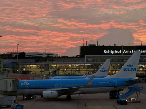 Ancora caos all’aeroporto di Amsterdam Schiphol: si dimette il ceo dello scalo