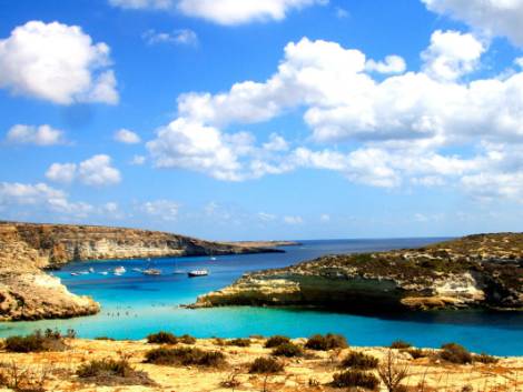 Torna l’overtourism: Spiaggia dei conigli a numero chiuso