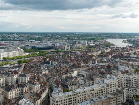 Francia, dal 28 febbraio via la mascherina nei luoghi chiusi