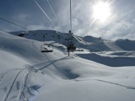 L’allarme della montagna: “Le famiglie vanno in Svizzera a sciare”