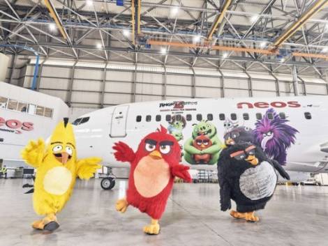 Neos, decolla l'aereo con la livrea di Angry Birds