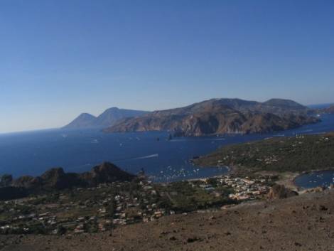 Isole Eolie, gli albergatori chiedono più collegamenti nel mese di settembre