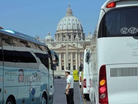 Bus turistici a Roma: nessuna concessione alle imprese