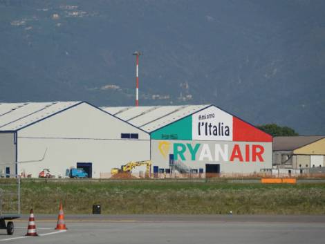 Ryanair sale a tre: un nuovo hangar per l’aeroporto da 100 milioni di pax