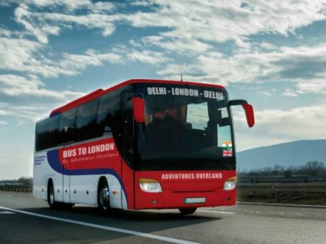 In bus da Dheli a Londra, l’incredibile avventura in 70 giorni