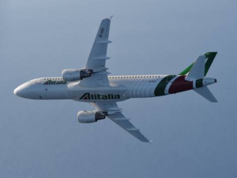 Alitalia cancella 315 voli per lo sciopero di venerdì 13