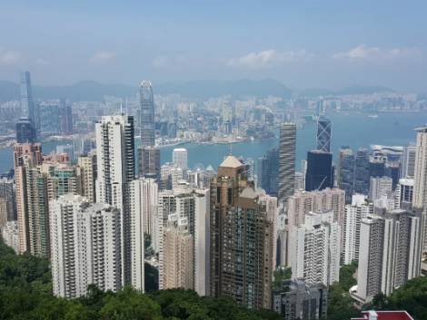 L’aeroporto di Hong Kong riapre al traffico in transito