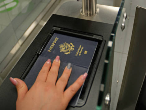 Fiumicino velocizza il controllo passaporti, E-gates anche per gli americani