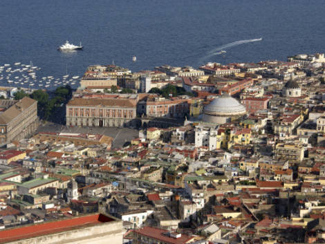 Napoli, nel weekend di Pasqua in fumo oltre 100 milioni
