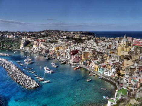 Procida: la Capitale Italiana della Cultura 2022 traina il ritorno dei turisti