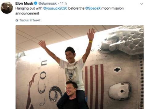 Viaggi nello spazio, il primo passeggero di Elon Musk cerca moglie: con lei volerà verso la Luna