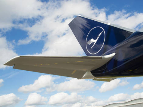 Lufthansa accetta gli aiuti e cede 24 slot a Francoforte e Monaco