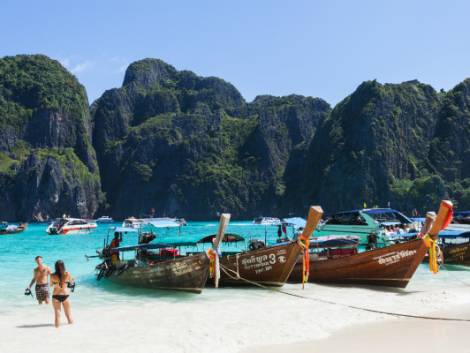 The Beach di Di Caprio chiude: Maya Bay 4 mesi senza turisti per salvarsi