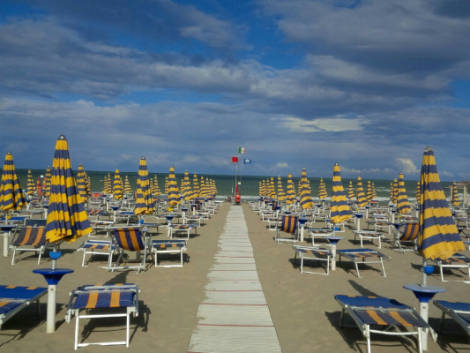 L’estate si allunga, sempre più italiani scelgono il mare a settembre