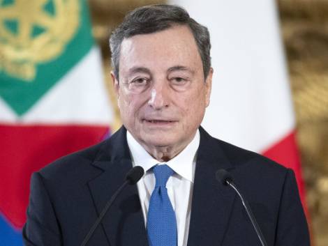 Triplicare i vaccinie dare subito aiuti, la doppia linea del piano Draghi