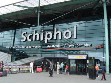 Tetto a voli a Schiphol. Iata e compagnie sul piede di guerra: si va in tribunale