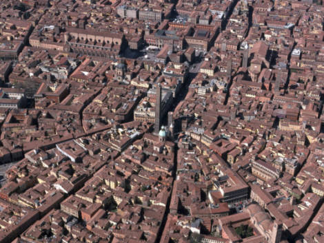 Bologna contro Booking.com: saranno gli host a versare la tassa di soggiorno