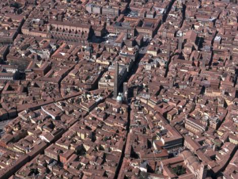 Bologna contro Booking.com: saranno gli host a versare la tassa di soggiorno