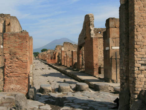 Pompei, riemerge il vicolo dei balconi