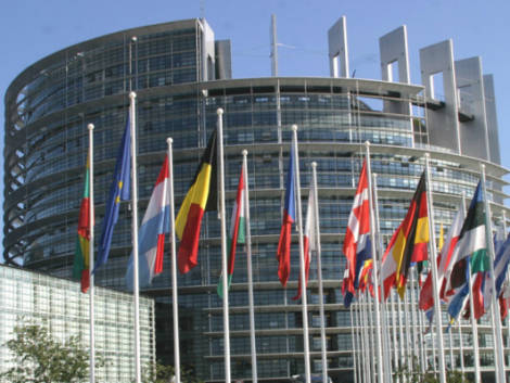 L’Ue punta il mirino sui big del web: si apre la battaglia per la libera concorrenza
