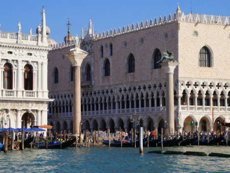 Venezia, l’onda lunga dell’acqua alta: arrivano le disdette