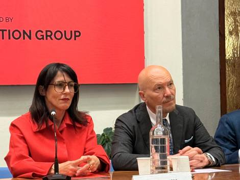 Si alza il velo su AURA