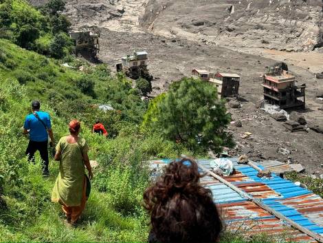 Una delle immagini dell’alluvione in Nepal scattate da Stefano Lotumolo