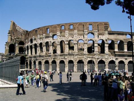 Colosseo, obbligo iscrizioneper tour operator e agenzieFiavet: ‘Servono più biglietti’