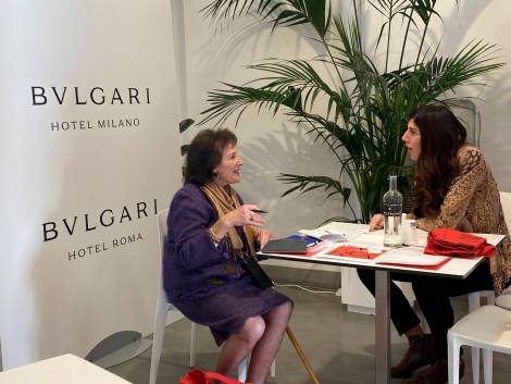 Claudia Polloni (a destra) impegnata nei business meeting