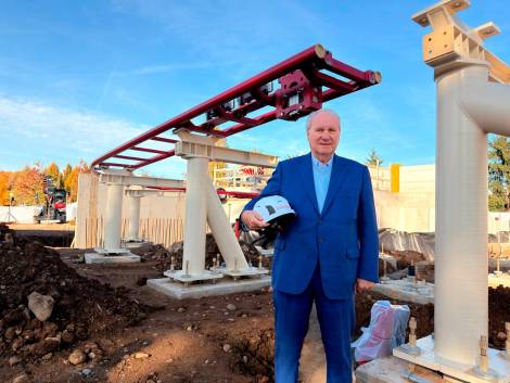 Giuseppe Ira davanti alla nuova attrazione