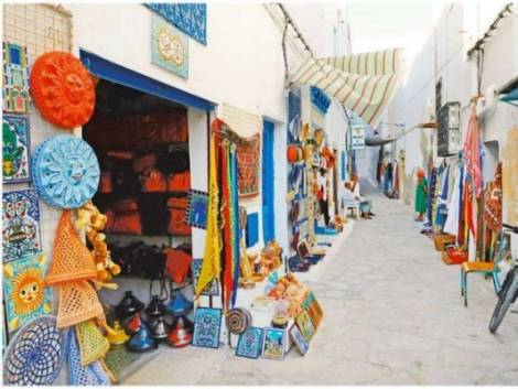 La Tunisia allenta le restrizioni per i turisti: le regole in vigore da domani