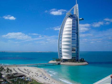 Il Burj Al Arabchiude per restauriRiaprirà nel 2027