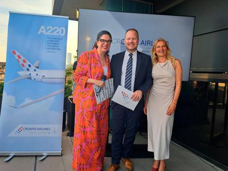Da sinistra Viviana Vukelić, Slaven Žabo e Anamarija Jurinjak, responsabile marketing di Croatia Airlines