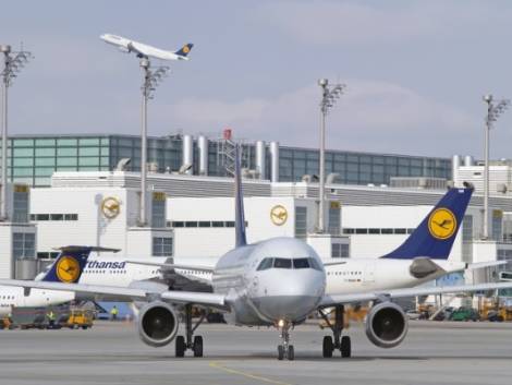 Raddoppiano le perdite Lufthansa nel primo trimestre. Parte il piano dei tagli