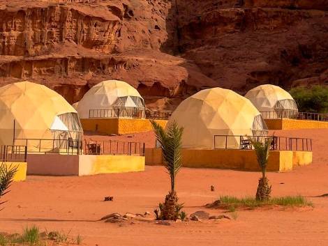 Dalle case sugli alberi ai castelli, perché cresce la domanda per alloggi insoliti