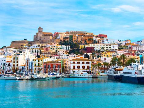 Baleari, le mosse del governo contro l’overtourism