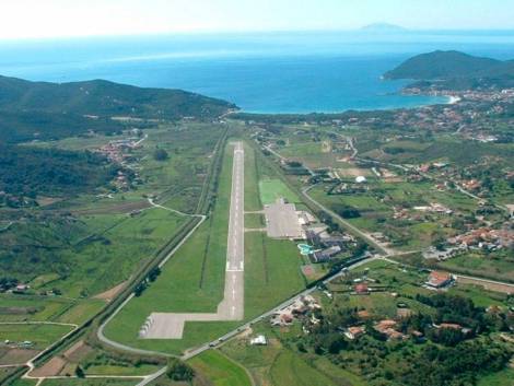 Aeroporto dell’Isola d’Elba, stagione estiva al decollo