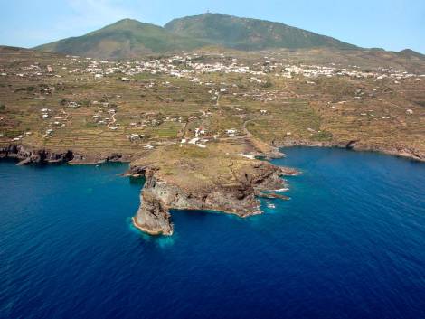 Giorgio Armani: Pantelleria propone di intitolargli l’aeroporto