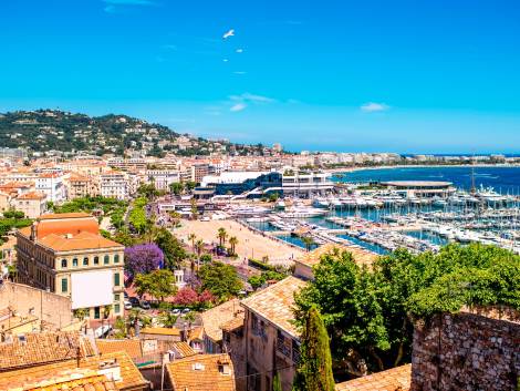 Cannes vietal’ingressoalle grandi navi